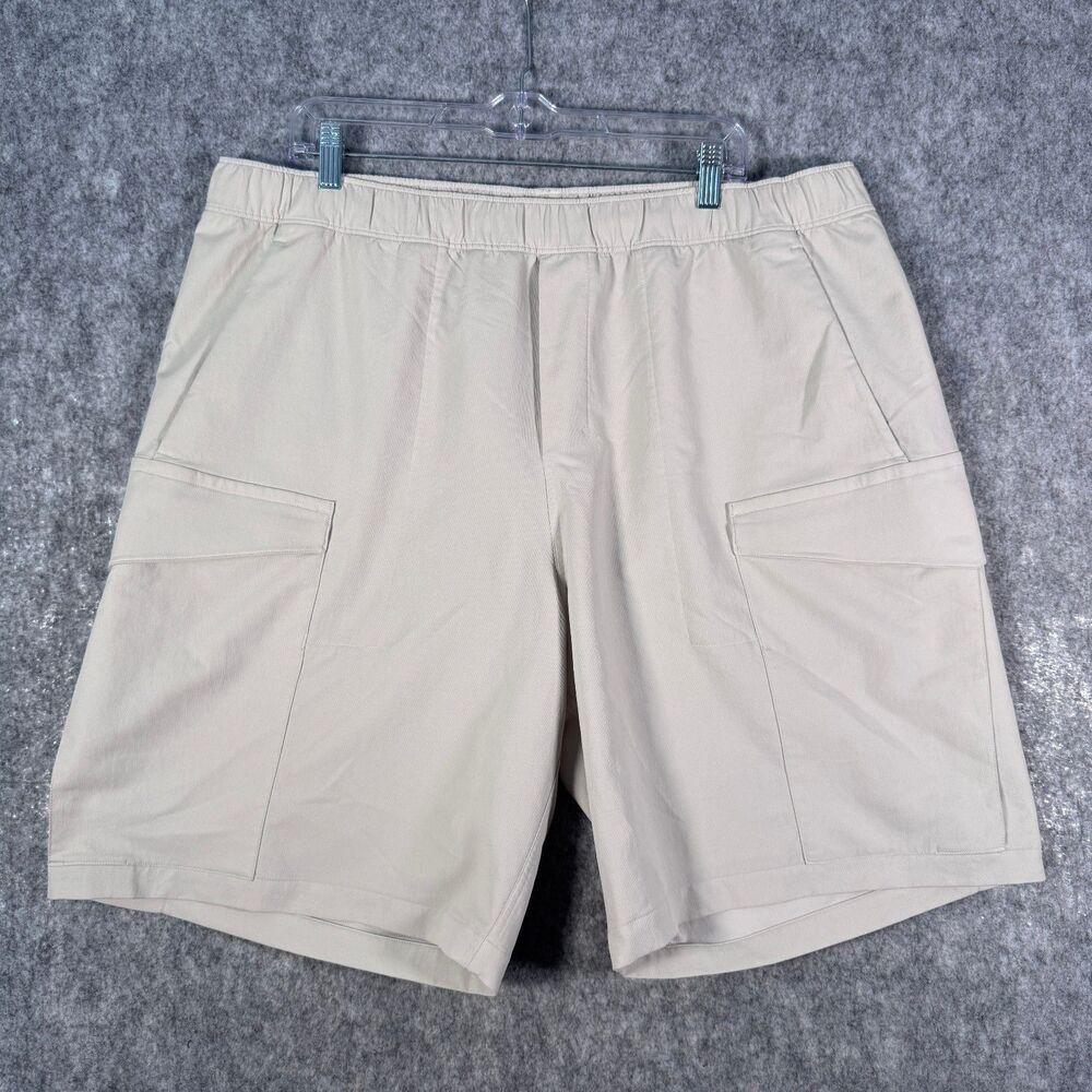 Lululemon VersaTwill Cargo Pocket Short Mens XXL Beige Performance Outdoors